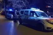 İstedikleri parayı alamayınca iki kişiyi bıçakladılar