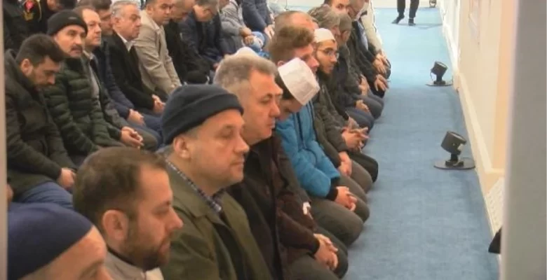 İzmir’de Zelzelede Hayatını Kaybedenler İçin Dua Edildi