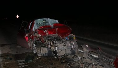 Kamyona çarpan araba hurdaya döndü: 1 meyyit