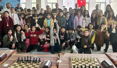 Kars’ta ‘Okullar ortası Satranç Turnuvası’ sona erdi