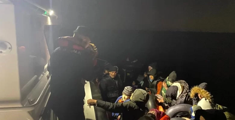 Kuşadası’nda 52 sistemsiz göçmen kurtarıldı