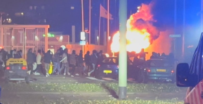 Otobüsleri ateşe verdiler, kenti savaş alanına çevirdiler
