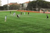 Rakibiyle çarpışan genç futbolcu şuurunu kaybetti