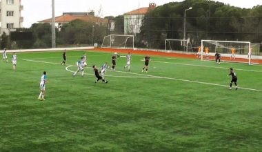 Rakibiyle çarpışan genç futbolcu şuurunu kaybetti