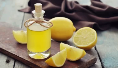 Saçlarınız parlasın cildiniz ışıldasın! Limon yağı mucizesi…