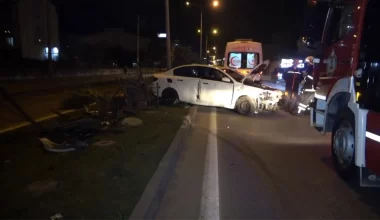 Samsun’da araç bariyerlere çarptı, amca-yeğen kazadan yara almadan kurtuldu