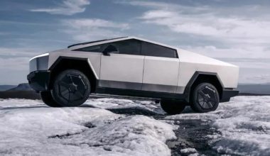 Tesla Cybertruck’ta yanılgı: Yağmurda paslanıyor