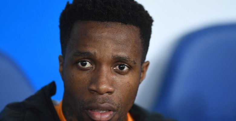 Wilfried Zaha, stadı ıslık çalarak terk etti