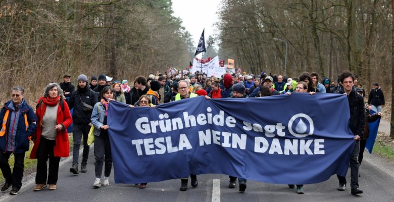 Almanya’da Tesla protestosu