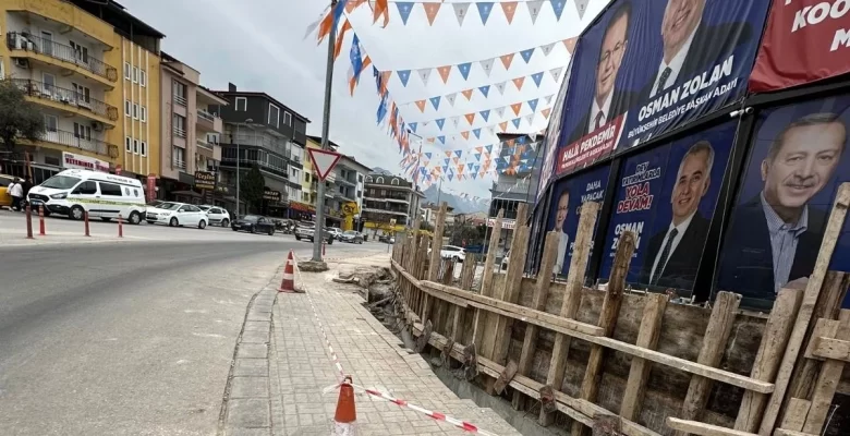 CHP Pamukkale İlçe Lideri Uğur Coşkun, AK Parti’nin Seçim Uyum Merkezi Önündeki Çalışmayı Eleştirdi