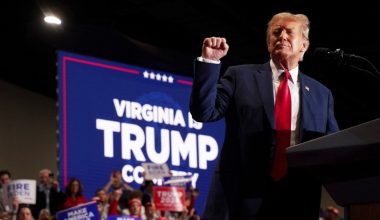 Donald Trump’tan sahnede gaf: Biden’ı gaye alacağına…