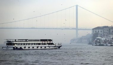 İstanbul Boğazı’nda gemi trafiği askıya alındı