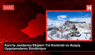 Kars’ta Jandarma Grupları Yol Denetimi ve Asayiş Uygulamalarını Sürdürüyor