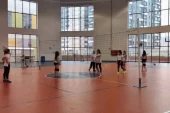 Kayseri Kent Hastanesi’nde Bayan Sıhhat Çalışanlarına Moral Veren Voleybol Aktifliği