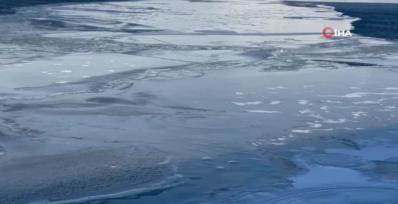 Yüksekova’daki Dilimli Barajı kısmen dondu